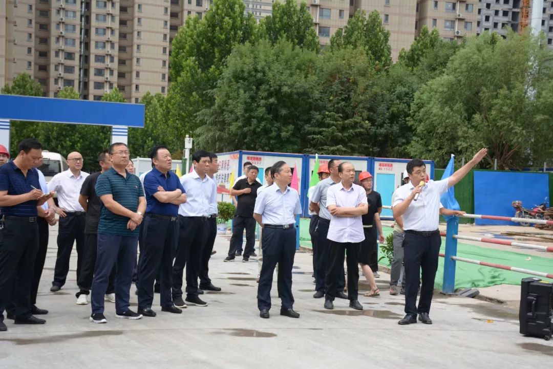 东昌府区区委副书记区长刘培国视察聊城二中附属东苑中学建设项目
