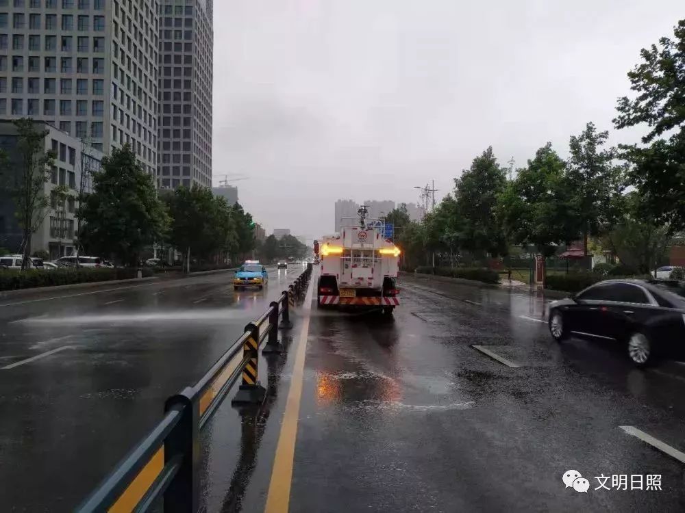 文明视角|日照2300余名环卫工人的别样"下雨天"