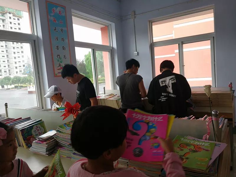 最近比较火的书小学 b5853f9fcdaf43b7a13451e81670be45.jpeg