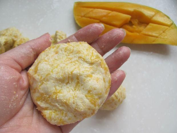 原创南瓜糯米饼做法简单, 芒果做馅香味四溢