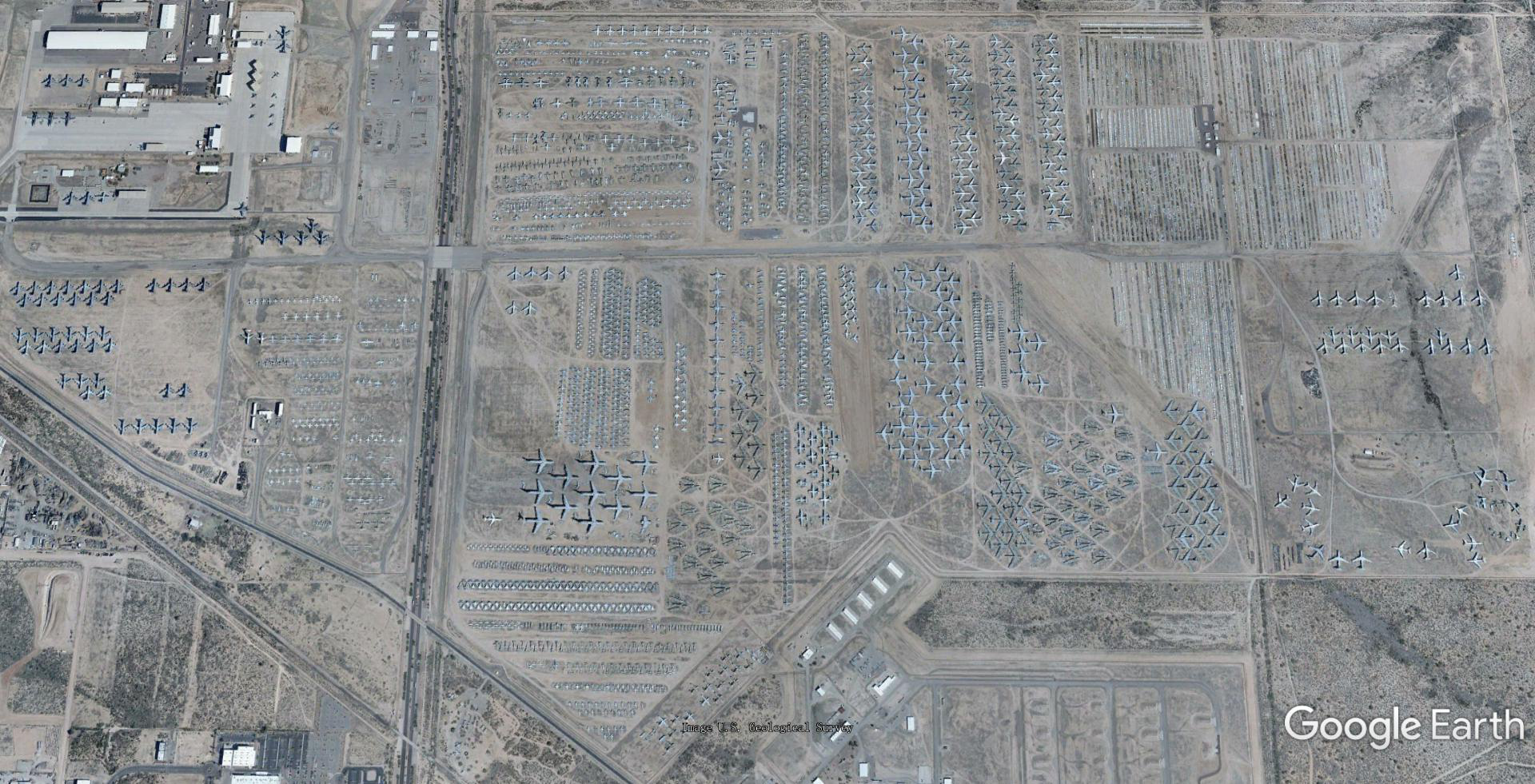 卫星拍下美国戴维斯蒙森空军基地中飞机坟场