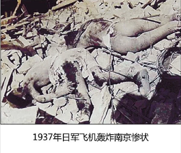 南京大屠杀珍藏老照片:图2将人活埋,图4将小孩尸体集体焚烧