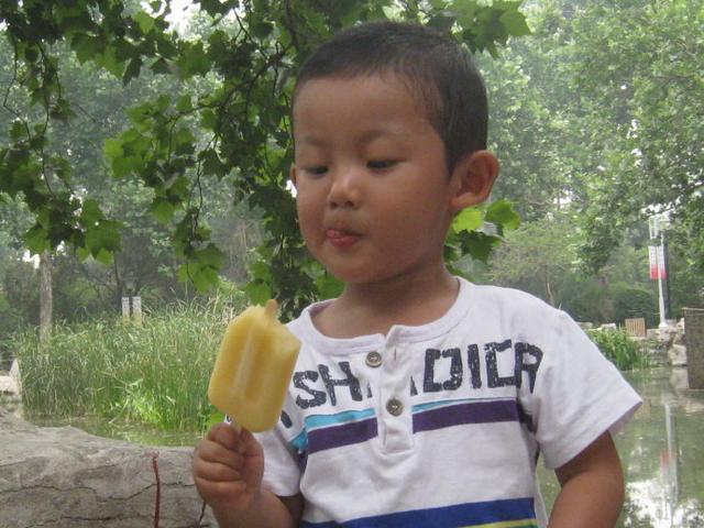                     夏季的“脾胃杀手”就在身边，孩子积食不长个，还有家长给娃吃