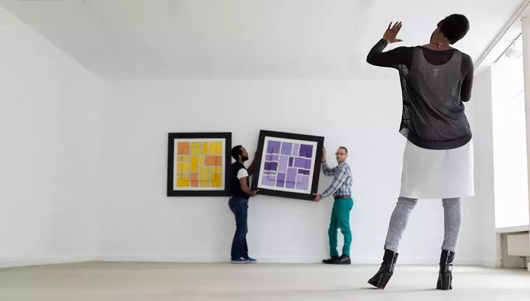 装饰画怎样挂才有逼格 eaf559f389e249299ac82afeb9e490a6.jpeg