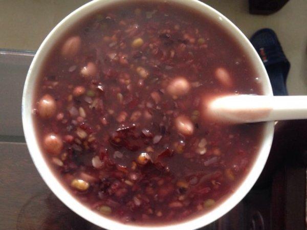                     夏季的“脾胃杀手”就在身边，孩子积食不长个，还有家长给娃吃