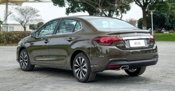 外观好看内饰好看性能又好的车 033eccb571274aeb94b986c598447e64.png