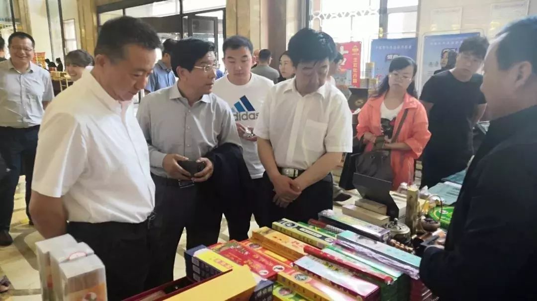 工信部产业政策司副司长于晓东,甘肃省工信厅党组成员,副厅长李生发