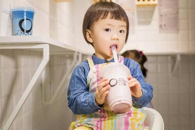                     喝多了这东西，5岁男娃肠阻梗：这4种饮料，别再给孩子喝了