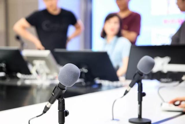 千呼万唤始出来——山东人民广播电台融媒体演播室启用啦