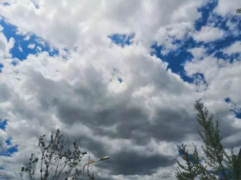 金光 为这一天划上了一个完美的句号 11:49 19:55 7月2日 雷阵雨转晴
