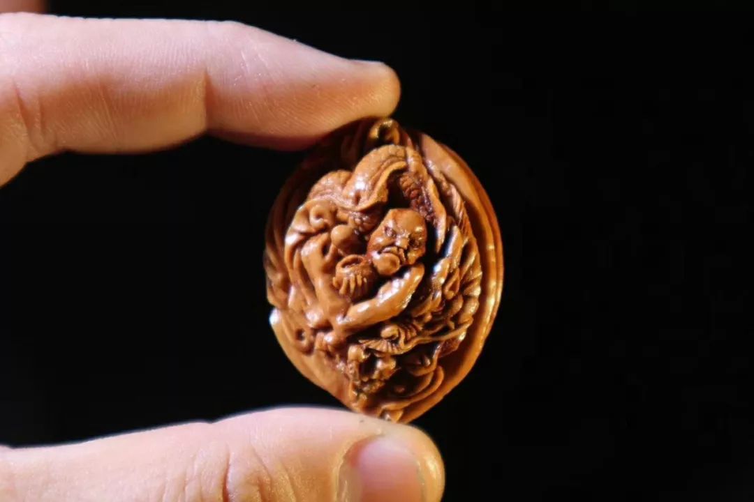 如何挑选文玩桃核 3f2dd09110454b37a97e887e82c46abe.jpeg