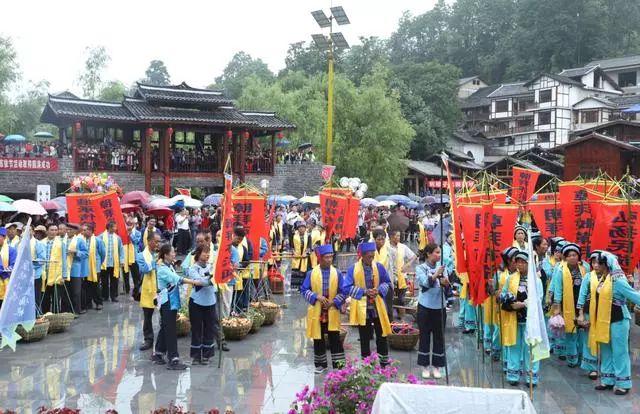 贵阳市布依族人口多少人_贵阳市人口流入流出量(2)