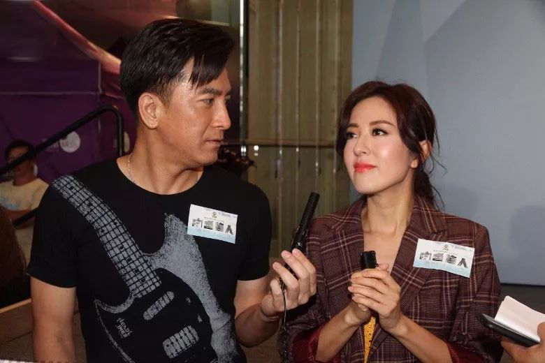 马国明唐诗咏live超甜互动后,再一齐出动见记者,网友