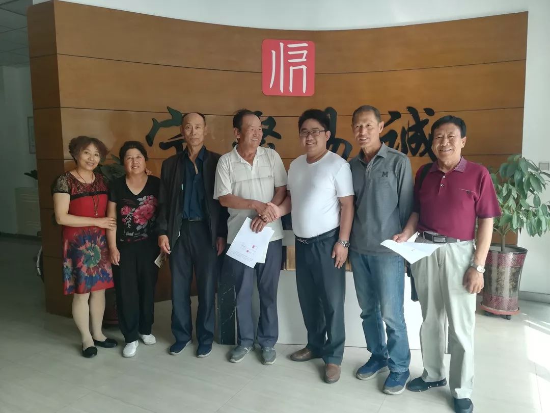 尽心竭力做顺民意的实事,诚心实意做惠民生的好事,千方百计做解民忧的
