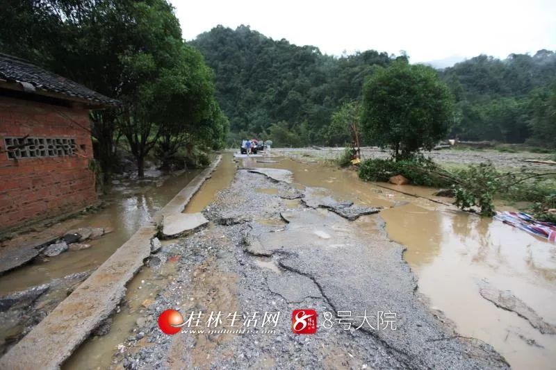 跟进！灵川九屋洪水最新情况！风雨桥已垮 多辆私家车被冲走(图)