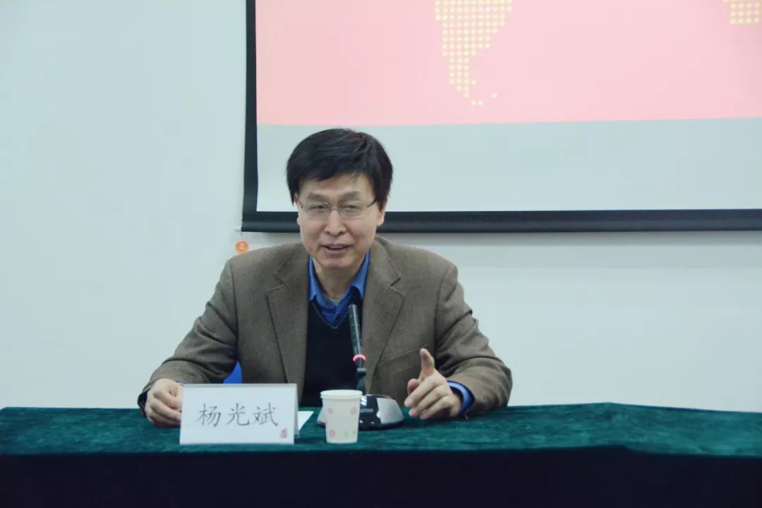 2,中国人民大学国际关系学院教授,博士生导师,公共外交礼仪专家金正昆