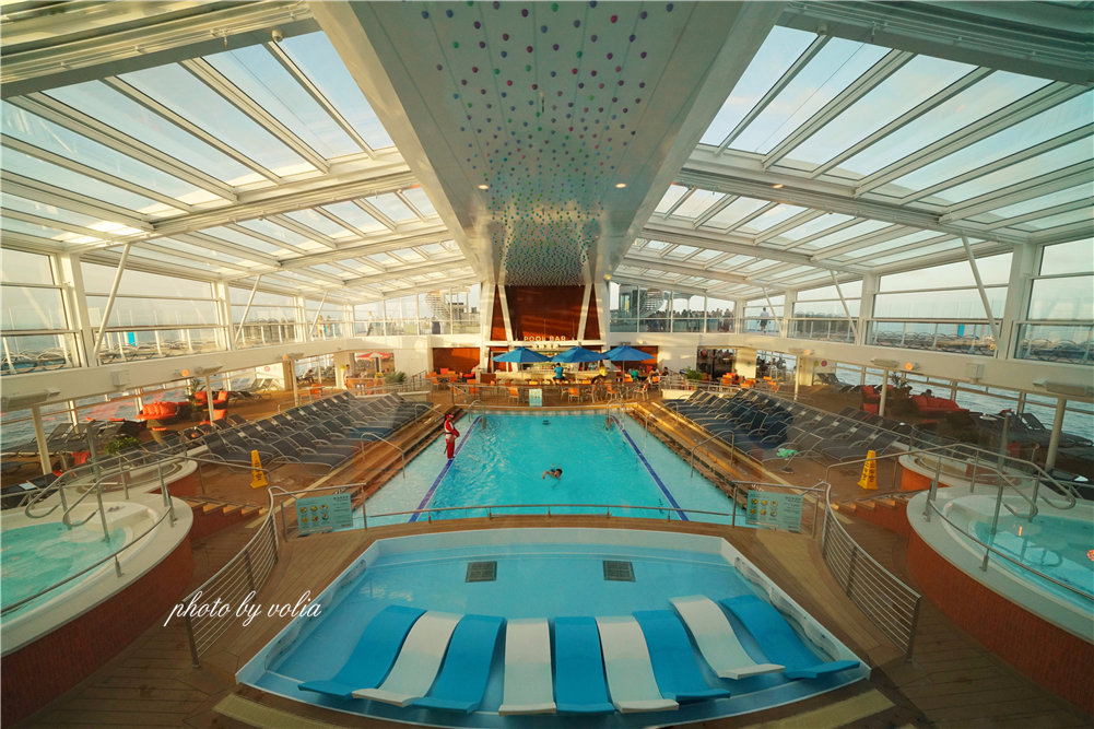 晚上室外游泳 77af6cd2905f43fbbb71471fa9e9fe35.jpeg