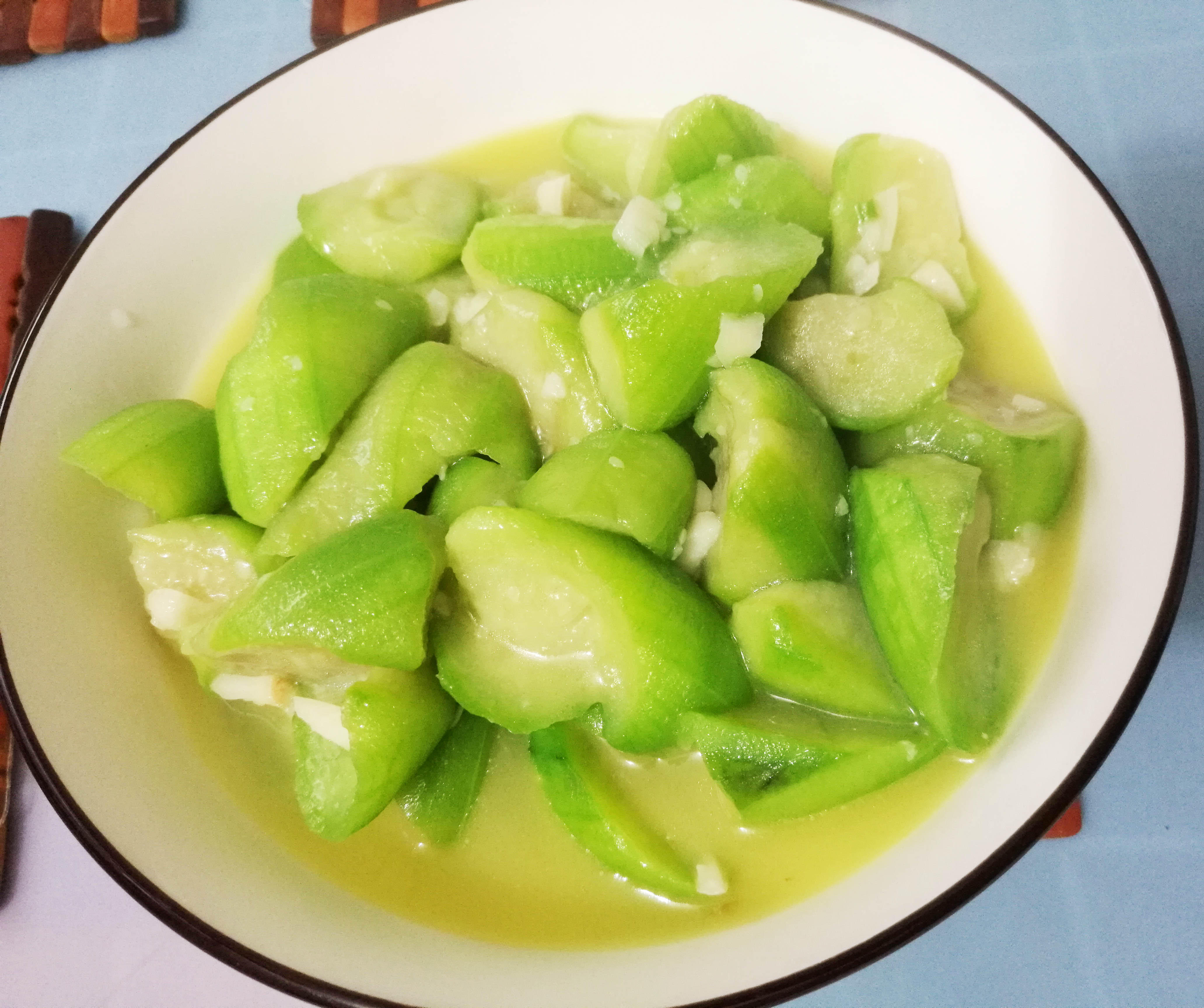 丝瓜也是夏季的时令蔬菜,也具有清热的功效.