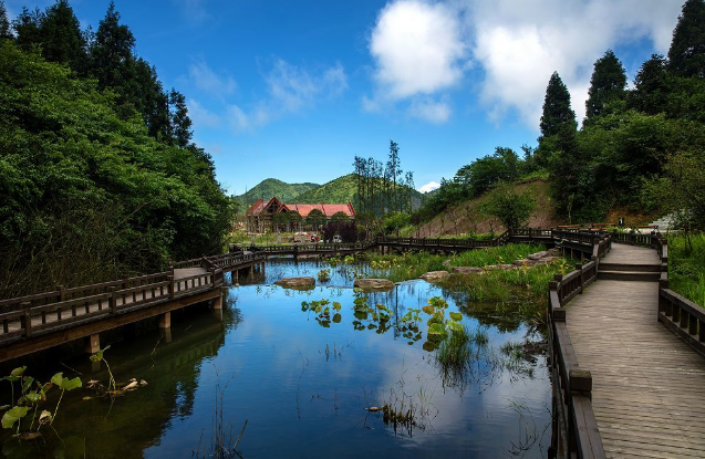 (全新的景区大门)丰都南天湖景区,会以全新面貌迎接游客们的到来.