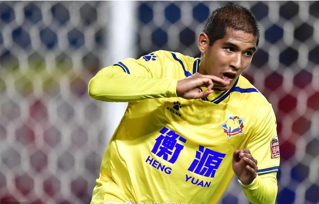 认祖归宗!恒大归化球员罗伯特-萧父母回中山寻