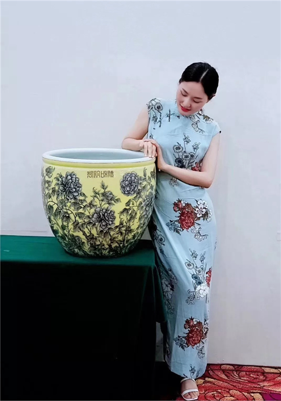 2019新华春拍-清光绪牡丹图大缸拍得140万（附本场部分拍品记录）_搜狐网