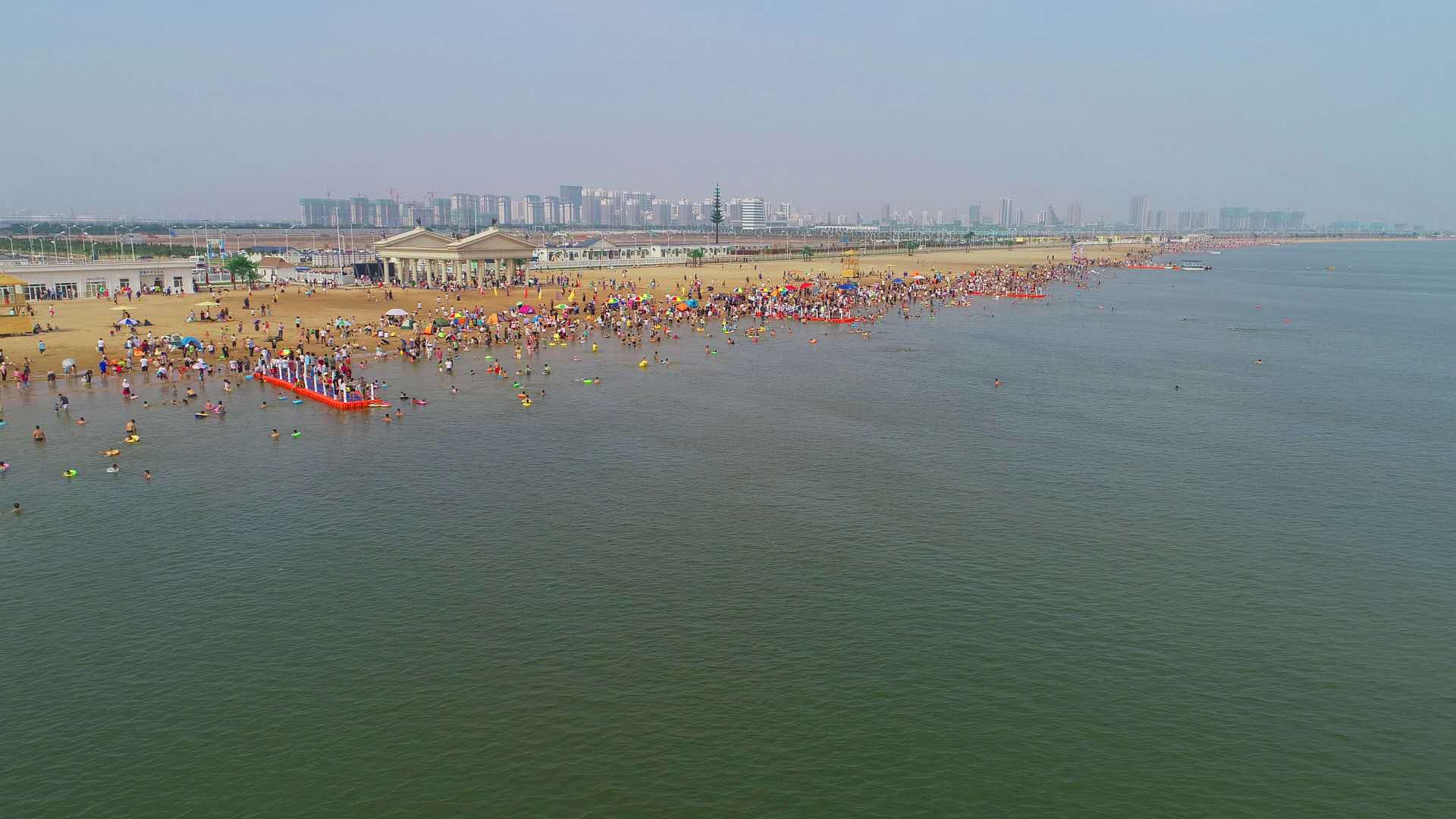 沧州渤海新区沧海文化风景区开启游泳模式
