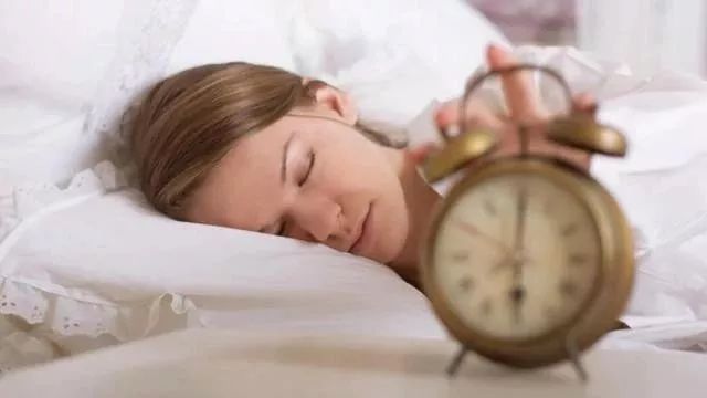 如何睡眠时间少而精力充沛 92297a9da69b42498ff624ea4de5cf00.jpeg