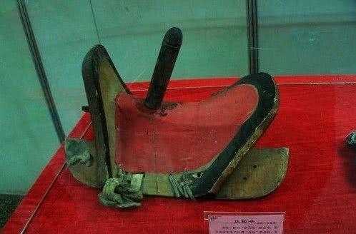 原创古代真实的木驴刑具,十分残忍,难怪女人都受不了