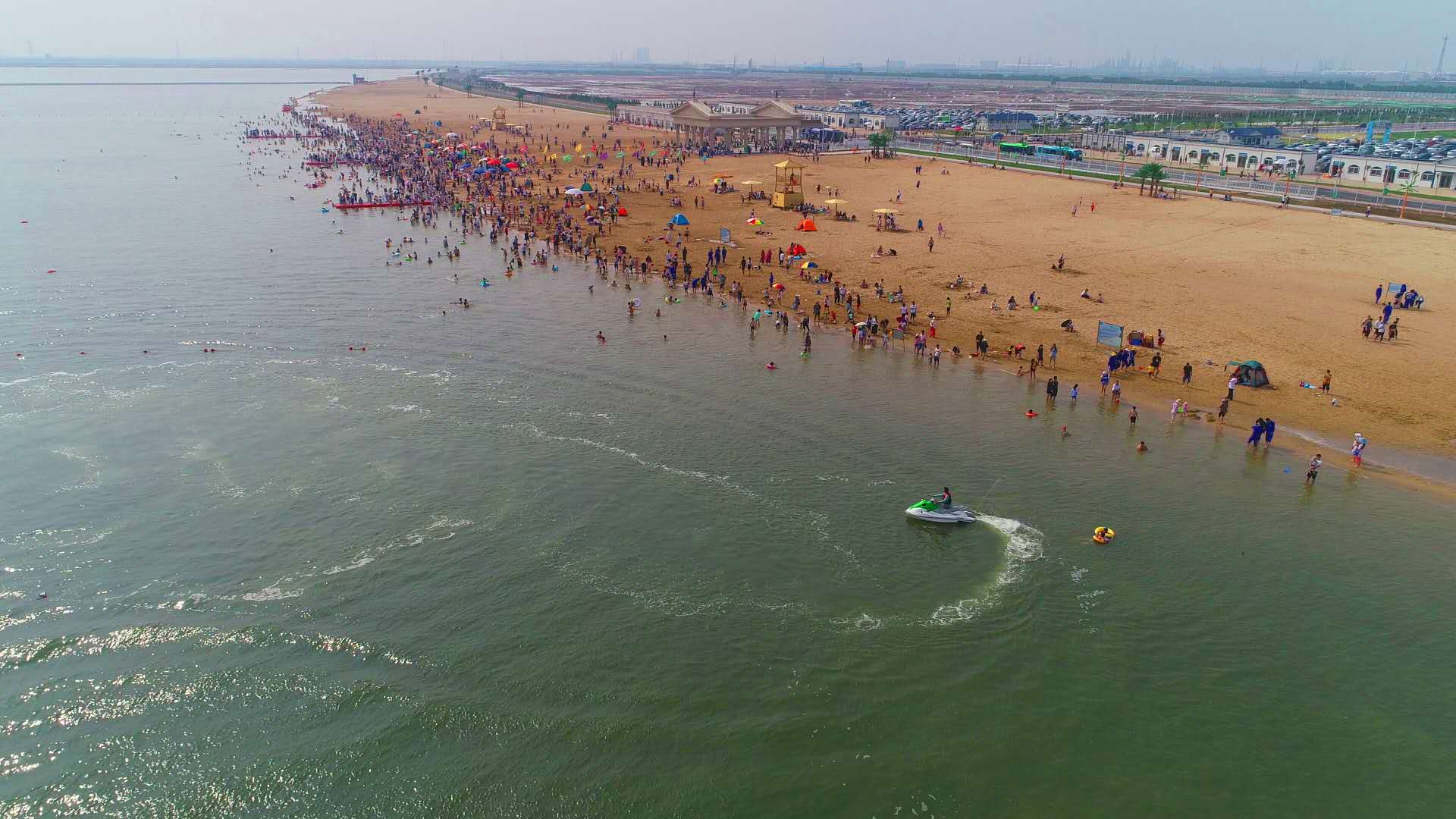 沧州渤海新区沧海文化风景区开启游泳模式