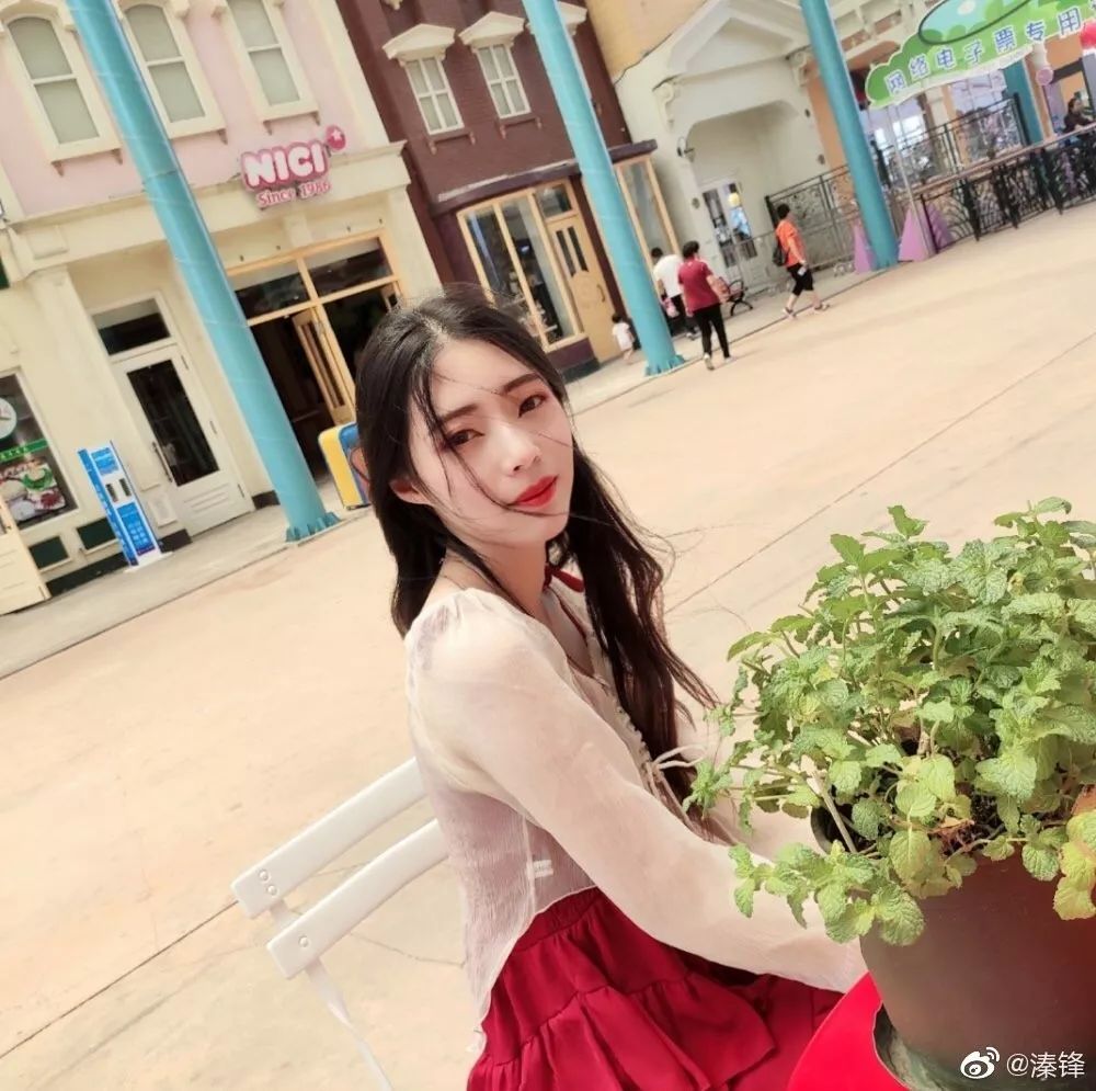 美出新角度!欧粉教科书级网红打卡照,快来学起来!