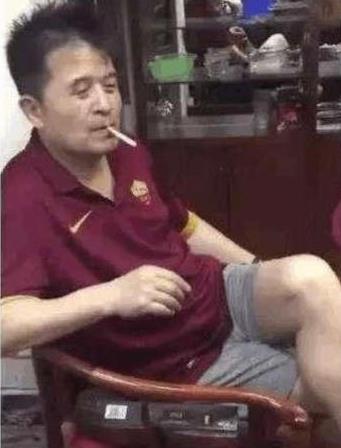 毕福剑不当主持现在过的怎么样开起了饭店练起书法非常惬意