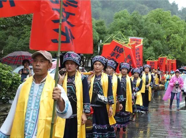 贵阳市布依族人口多少人_贵阳市人口流入流出量(2)