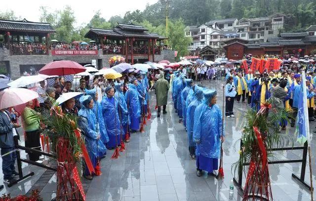 贵阳市布依族人口多少人_贵阳市人口流入流出量(2)