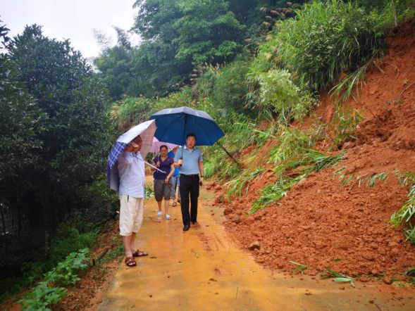 面对洪灾浦城民政在行动