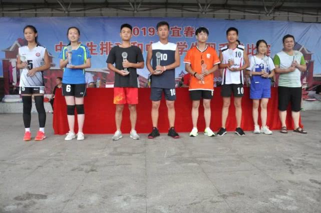 中学生如何学习打羽毛球 be3cddd95d0249c89025ba9e4db600df.jpeg
