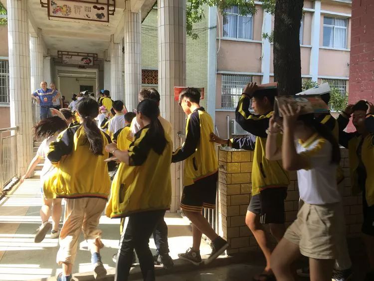 高要区金利中学开展防震应急疏散演练活动