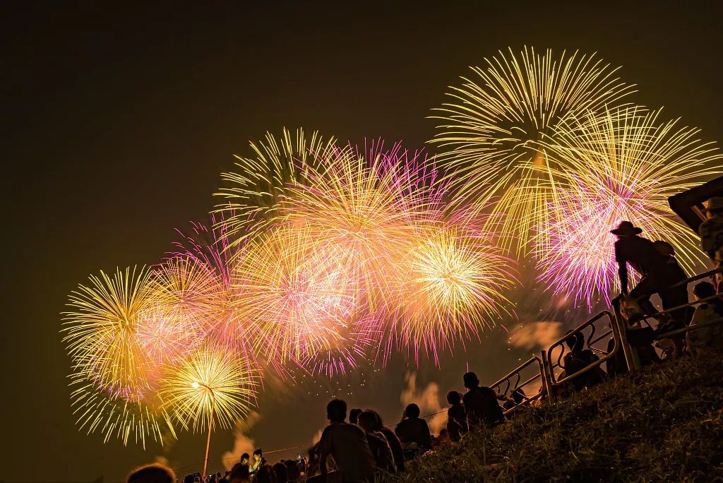 万人狂欢超赞的夏日祭和花火大会来了错过等一年