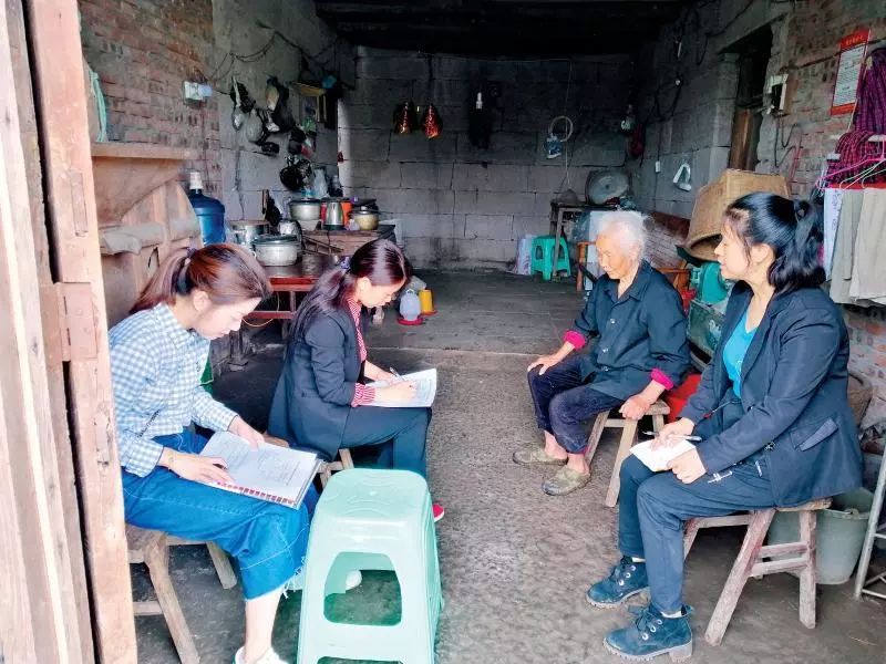 贫困人口兜底保障工作_贫困山区的孩子图片