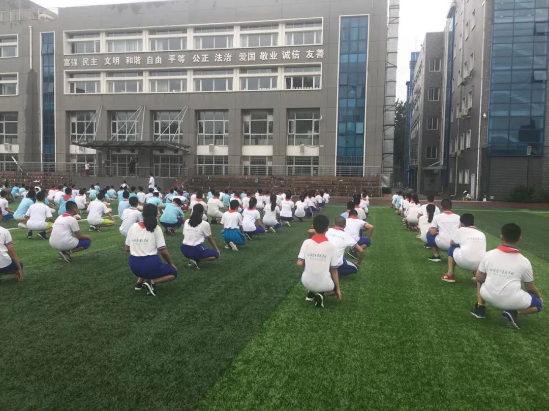 习军人之风铸京源之魂京源学校莲石湖分校2019级新生入学教育中期报道