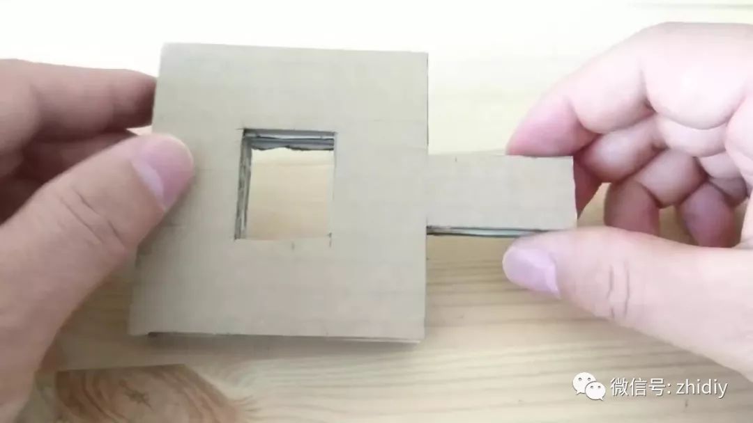 旧物利用 | 一个纸箱子   一些糖果,就能 diy 成一个机关小游戏 (附