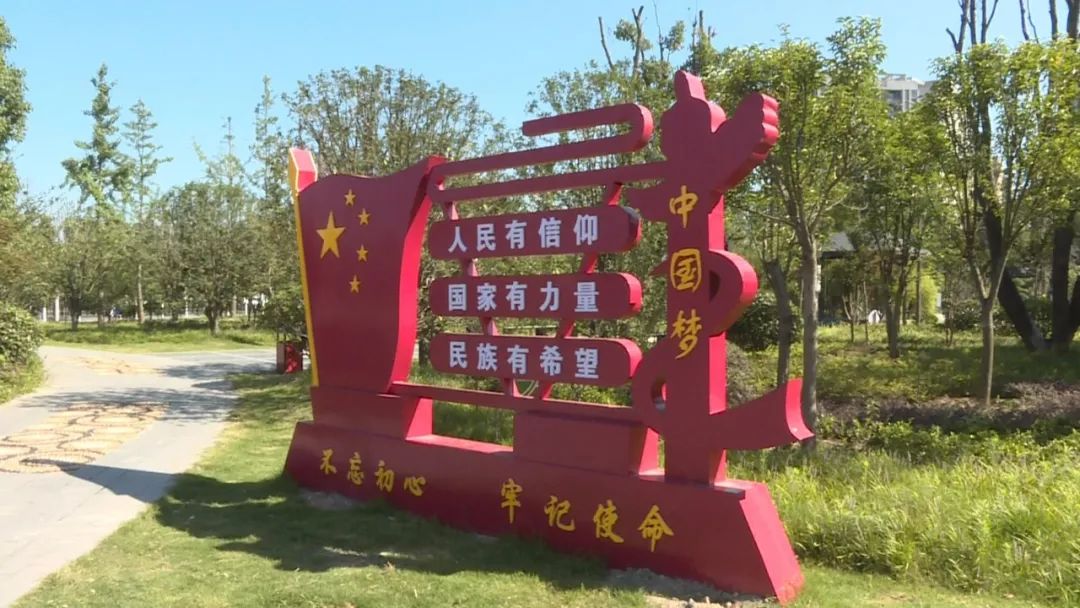 【文明老河口】街头公益广告 传递正能量