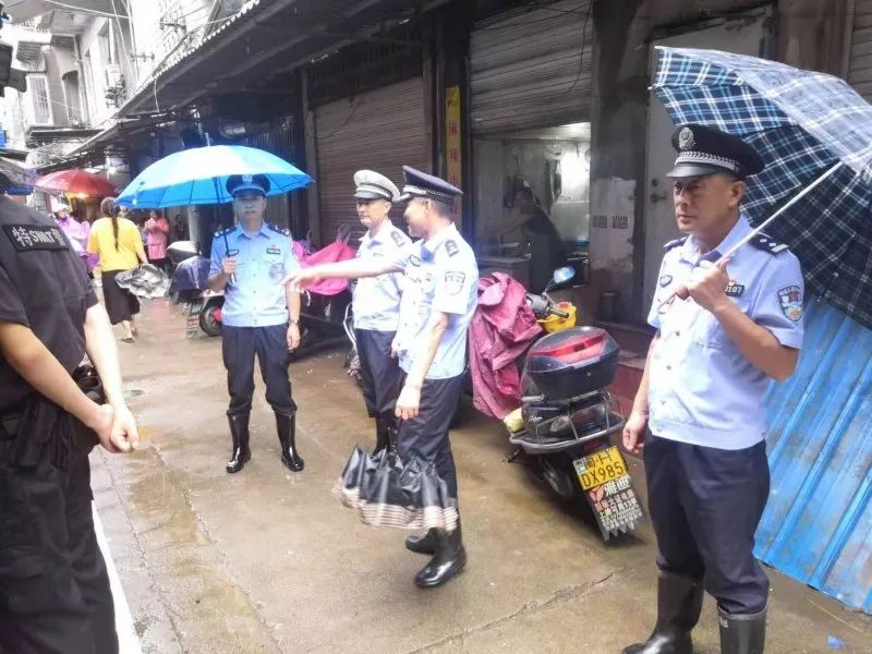 光泽县公安局全力开展抗洪救灾工作_陈忠