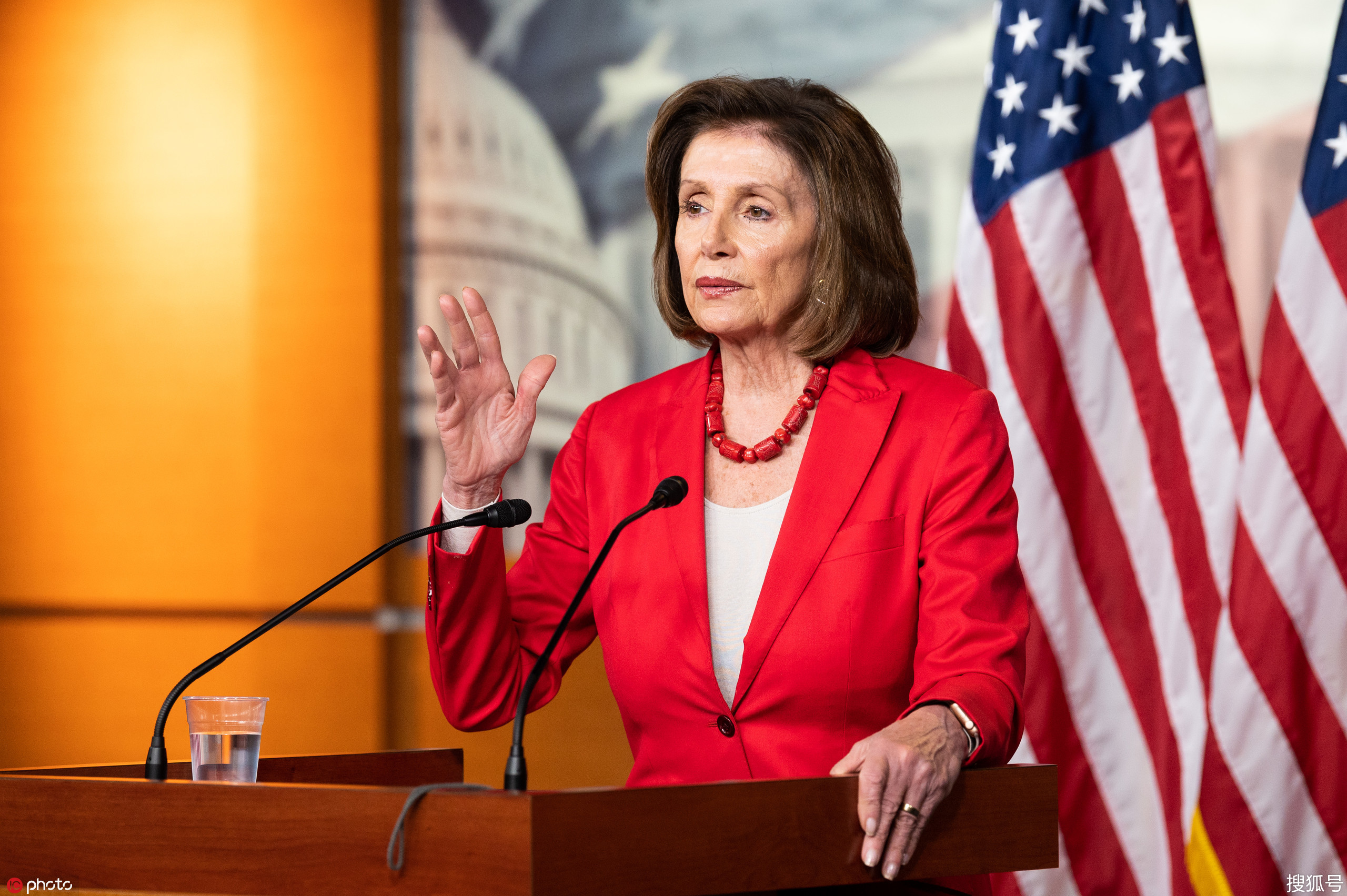 佩洛西:特朗普欲借人口普查让美国再成为白人