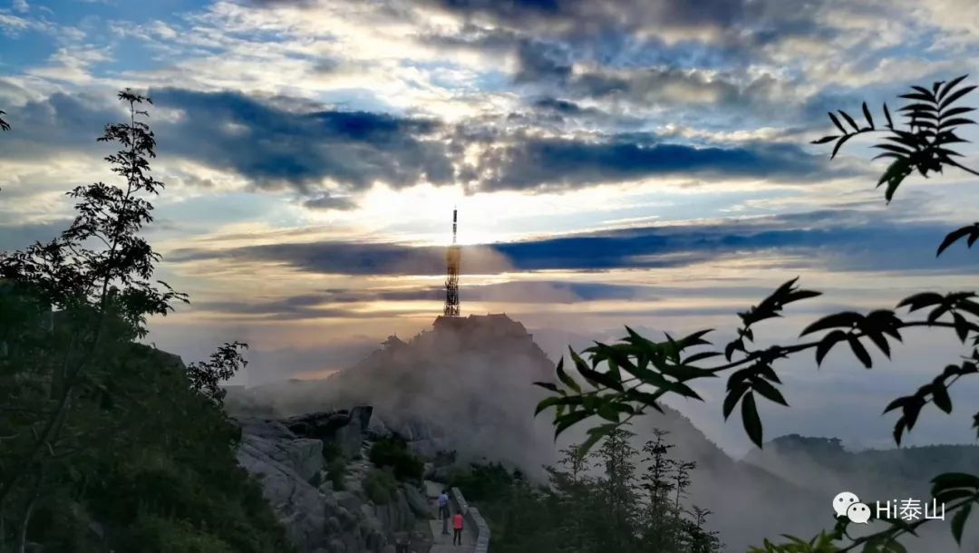 白云升远岫摇曳入晴空泰山的云美的这么与众不同