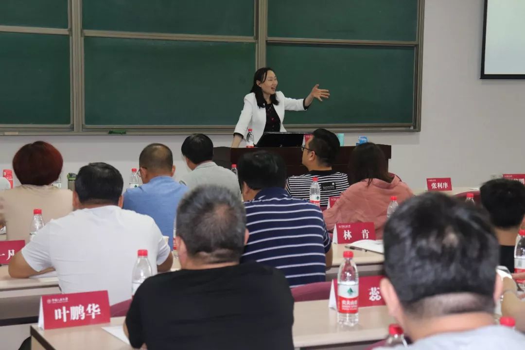 课程在中国人民大学国学馆隆重举行,中国人民大学博士生导师庞红教授