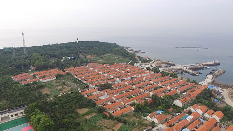 薛家岛东南海域的竹岔岛上避暑也是一个好的选择,竹岔岛风光优美,似海