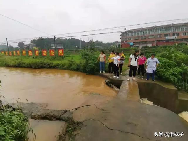 范里镇三门村人口_人口老龄化图片