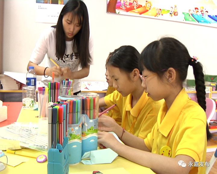 春泥计划夏令营大学生志愿者与留守儿童共度缤纷夏日