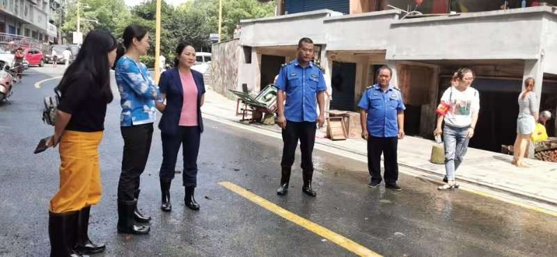 黄艳娥视察指导灾后重建工作