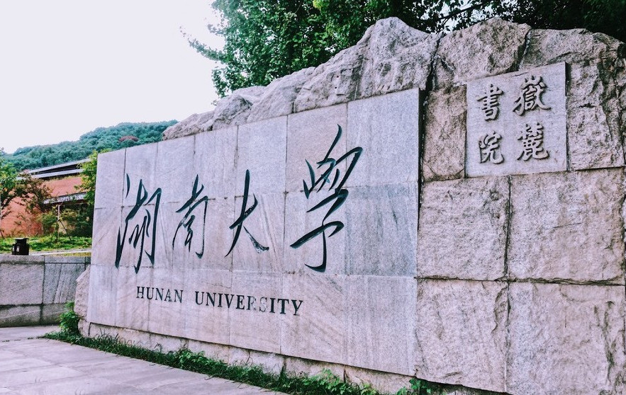 985大学也分为4个档次,清北遥遥领先,华东5校次之,这5所垫底